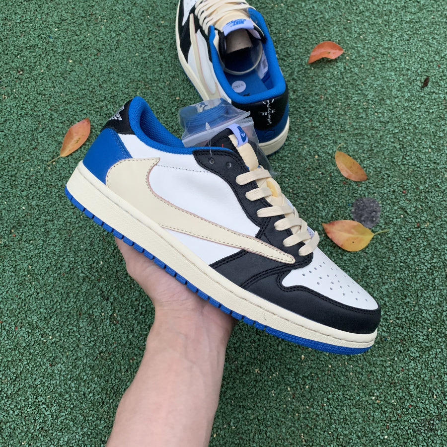 N*KE TRAVIS   AIR JORDA 1 LOW Sneakers