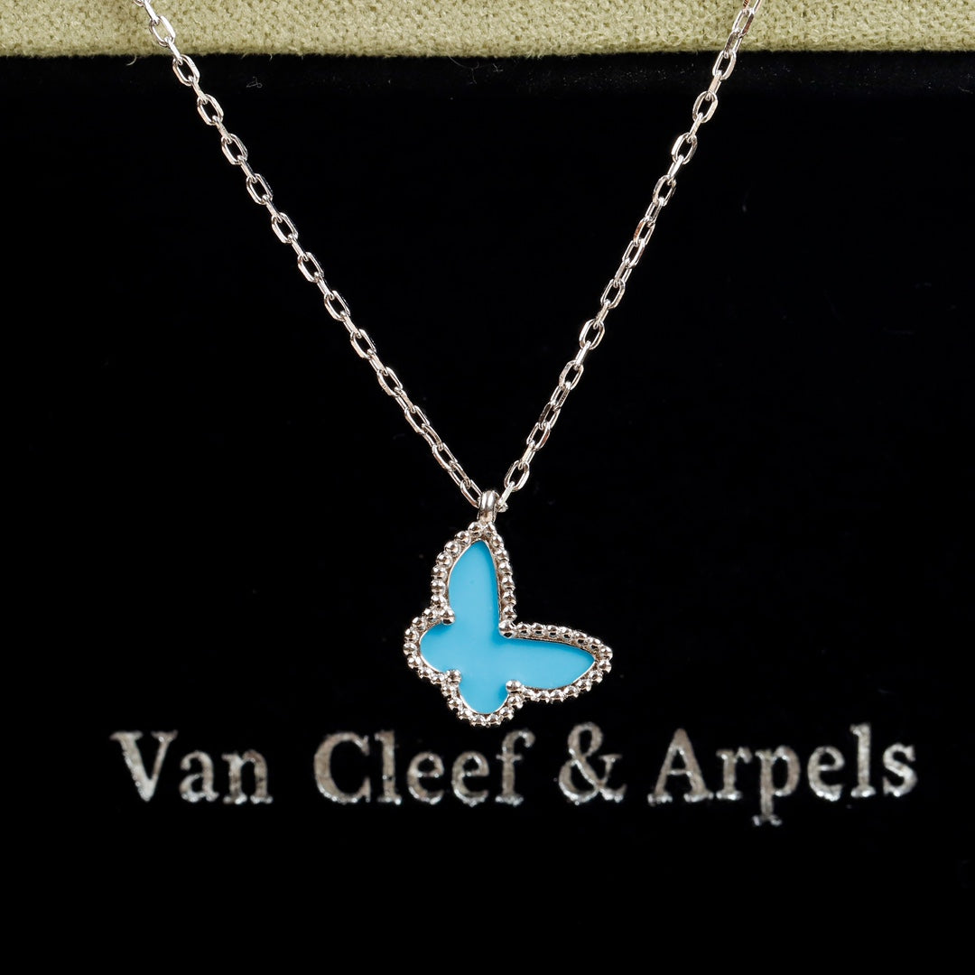 VAN C & A  Necklace pendant