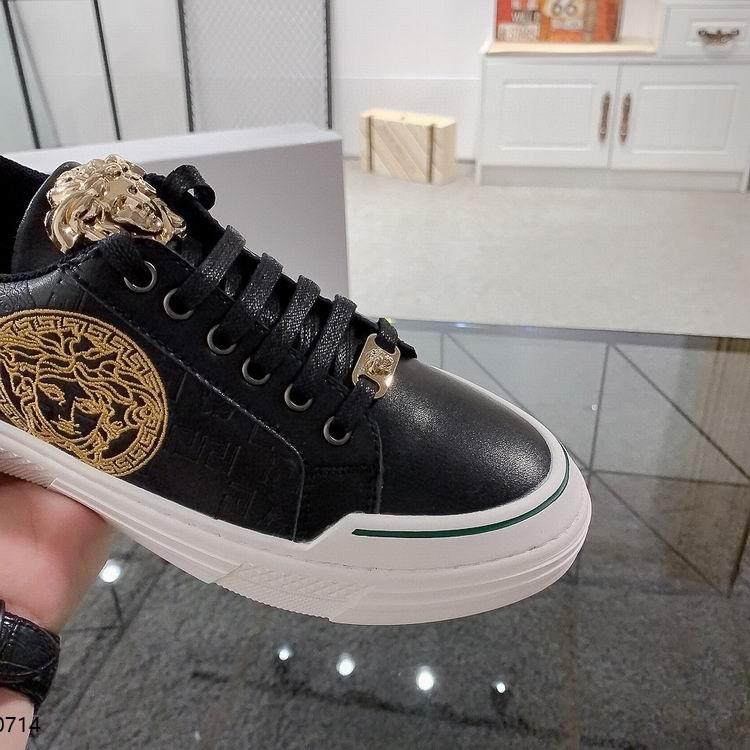 VRC  Sneakers Black
