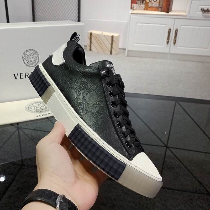 VRC Sneakers Black