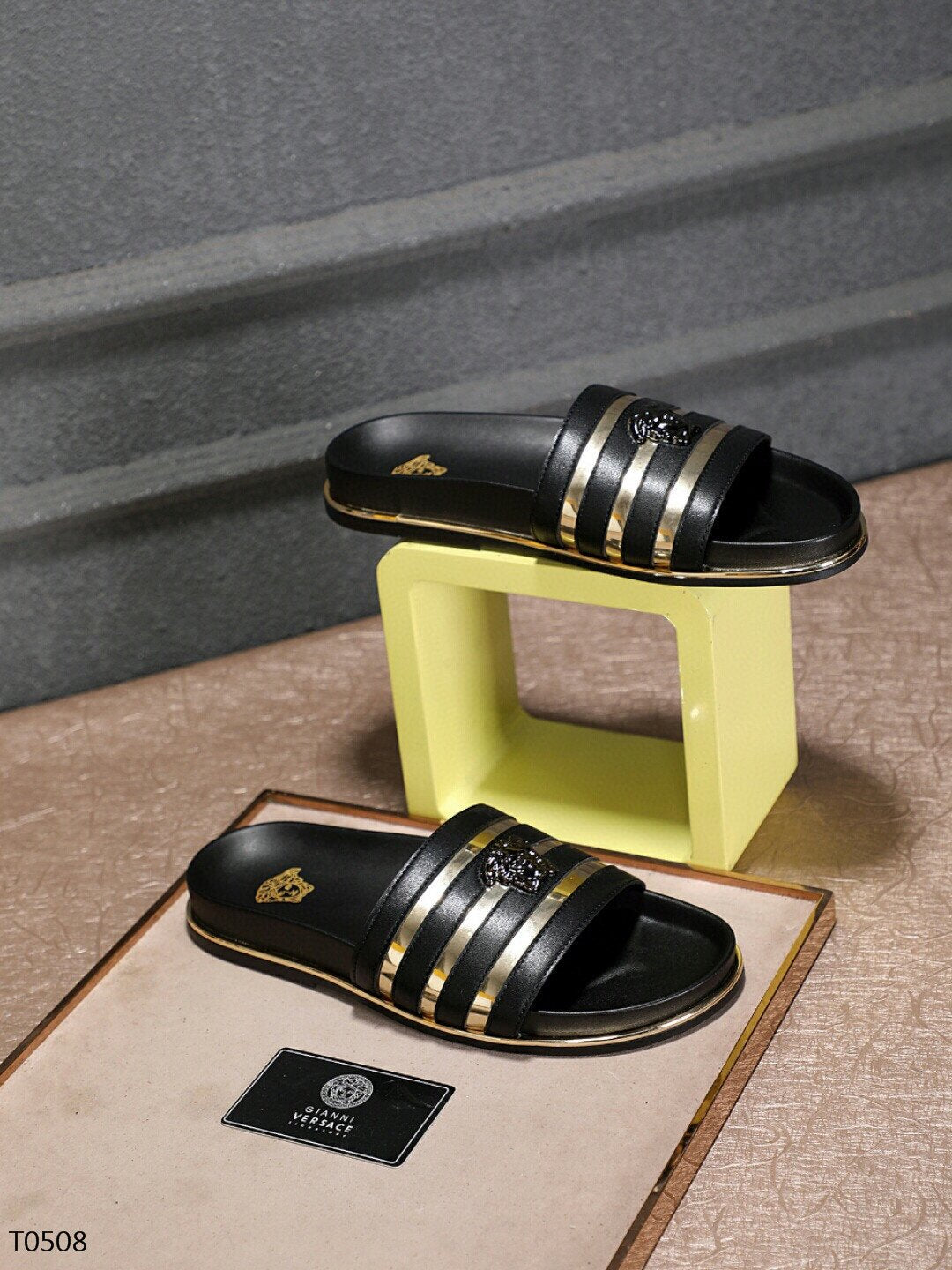 VRC Slippers Black