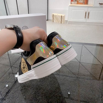 VRC  Sneakers Black