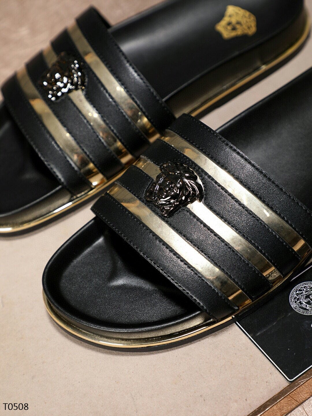 VRC Slippers Black