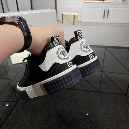 VRC Sneakers Black