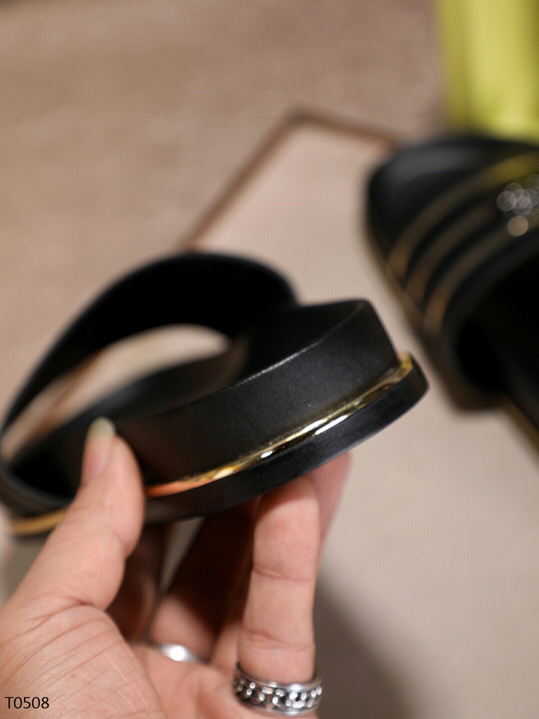 VRC Slippers Black