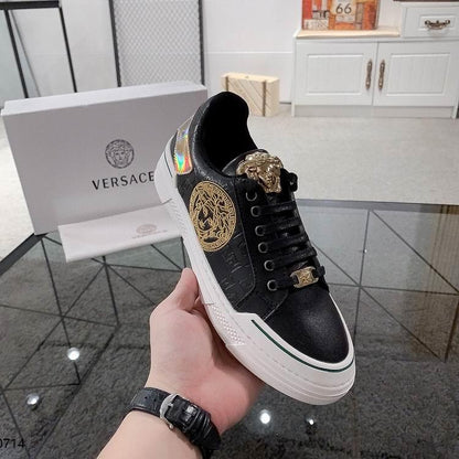 VRC  Sneakers Black