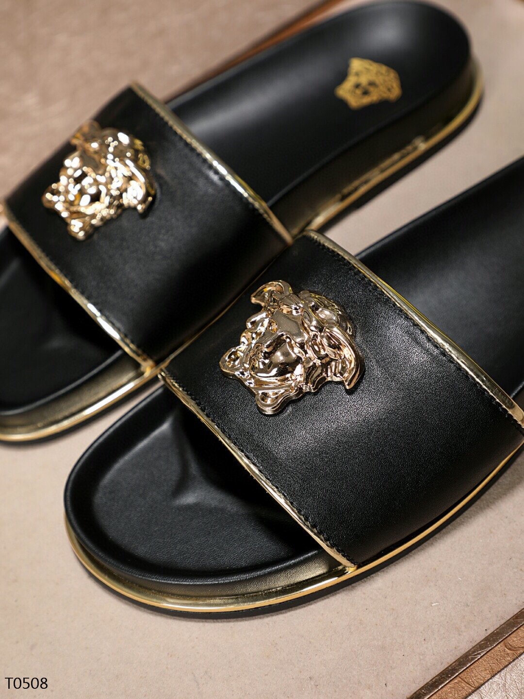 VRC  Slippers Black