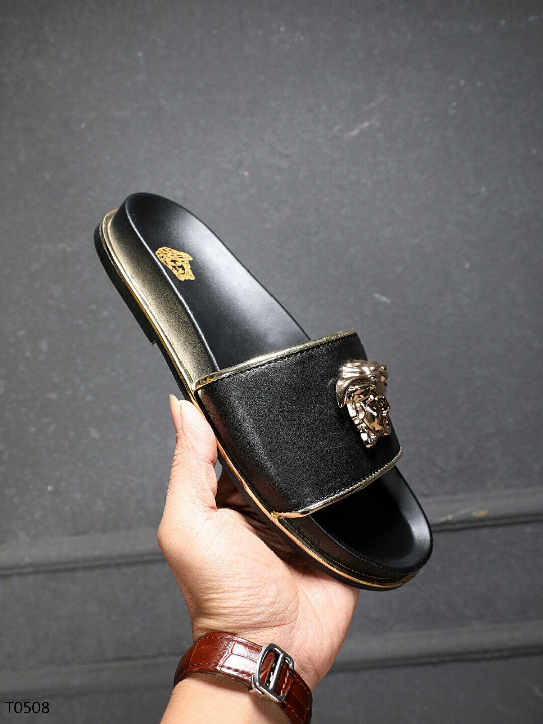 VRC  Slippers Black