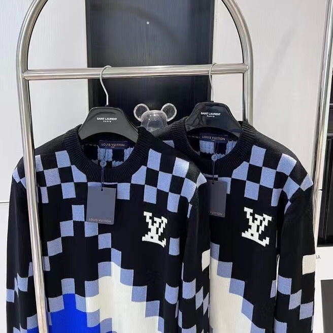 LU Sweater Pixel