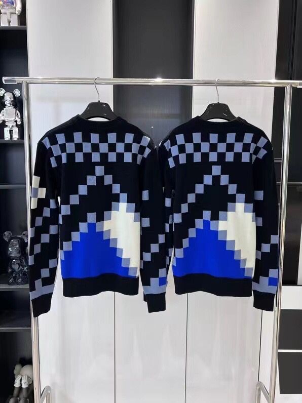 LU Sweater Pixel