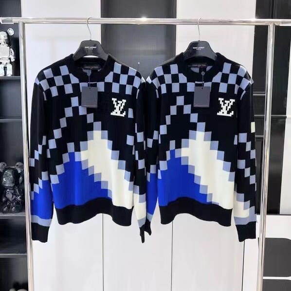 LU Sweater Pixel
