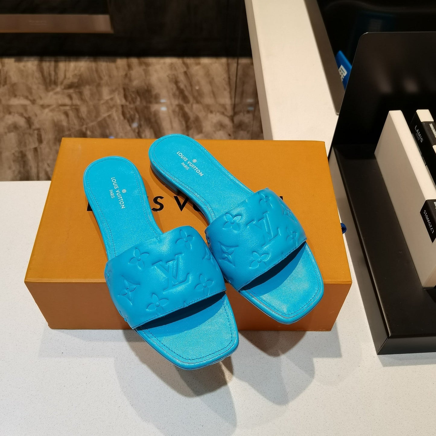 LU Slippers Sandals Blue