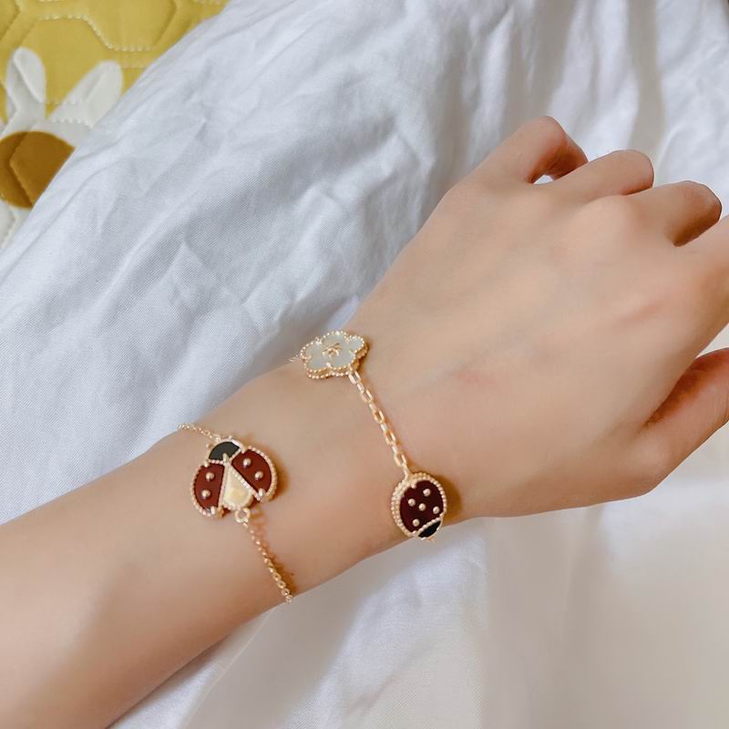 VAN  C & A Bracelet