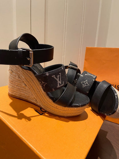 LU Wedge Sandals