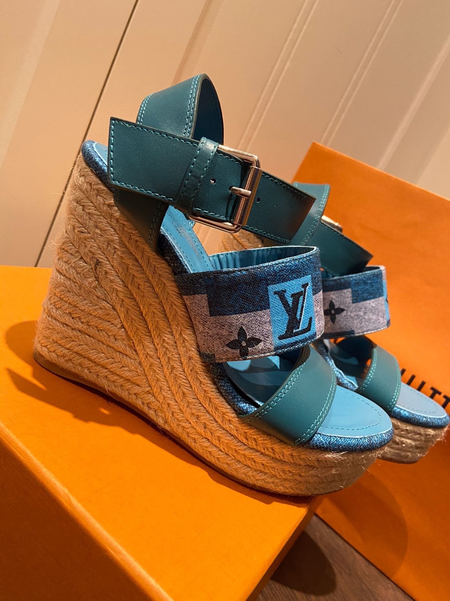 LU Wedge Sandals