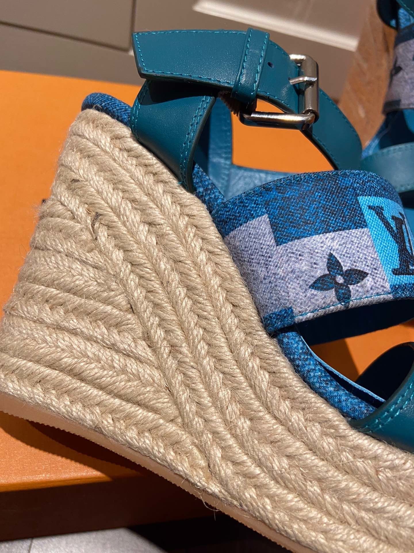 lv