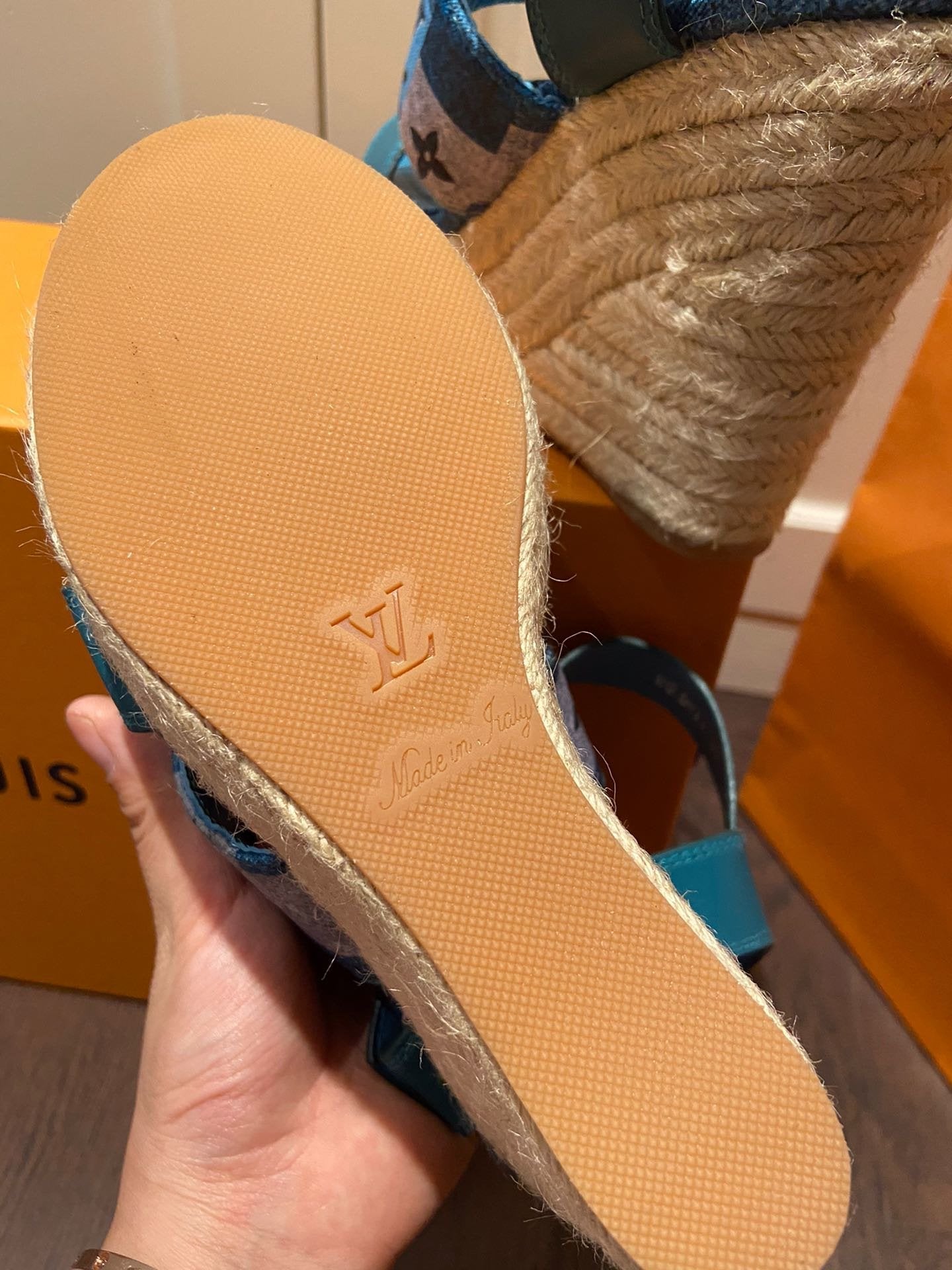 LU Wedge Sandals