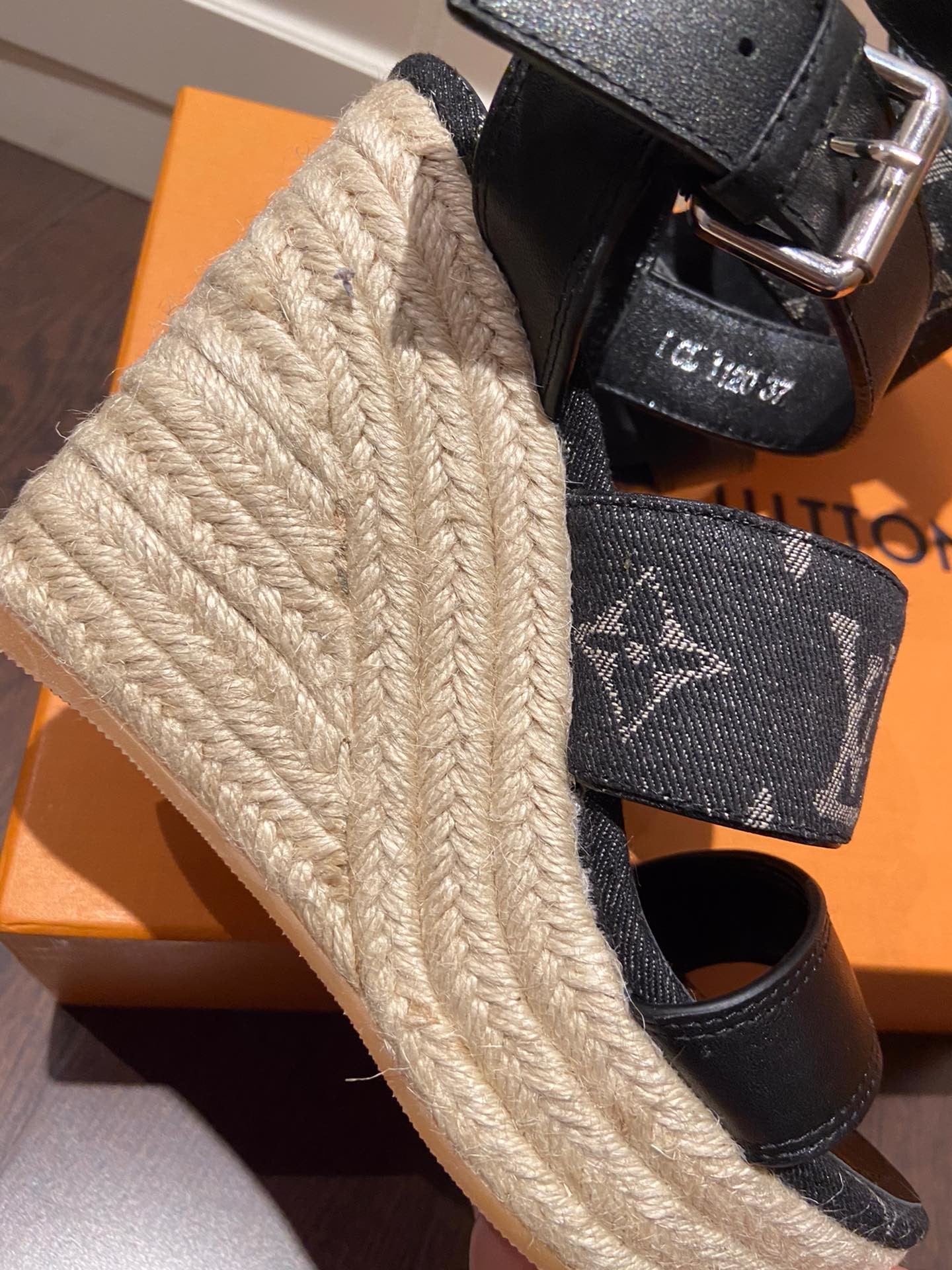 LU Wedge Sandals