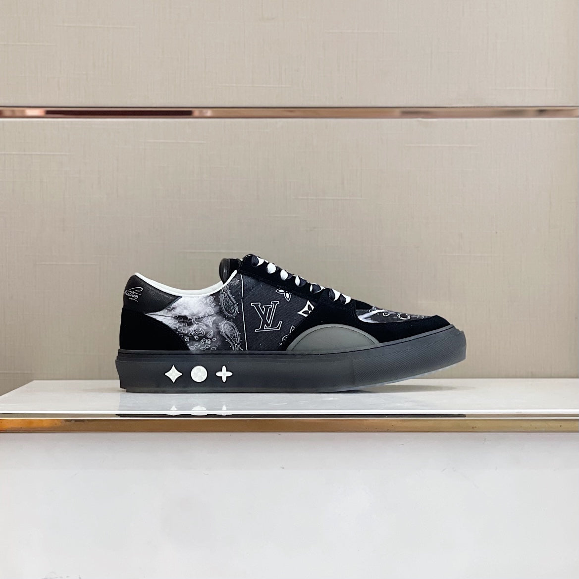 LU Sneakers