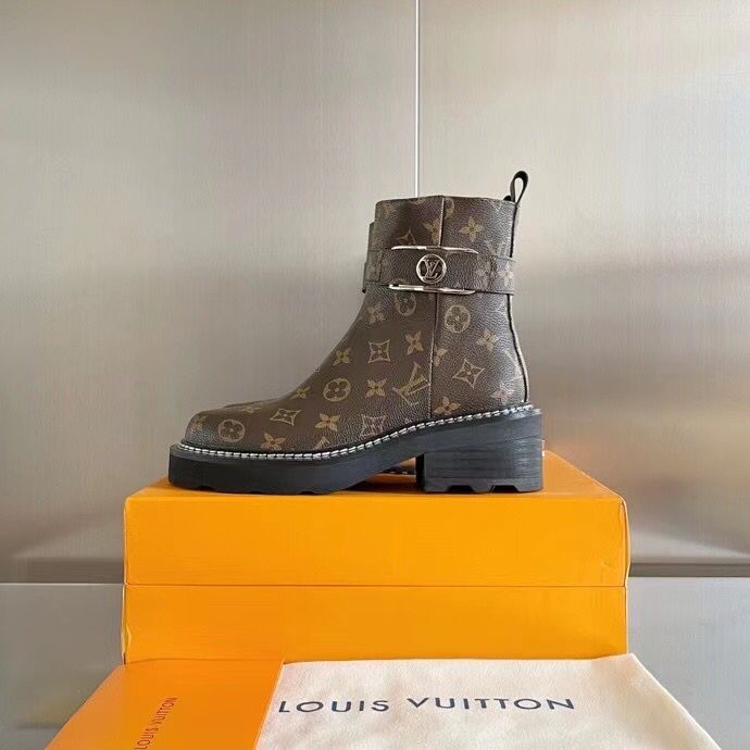 LU Boots Med