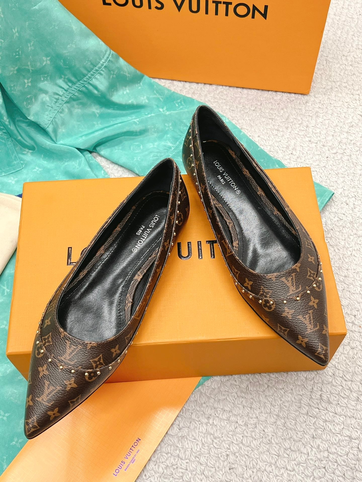 LU Shoes  Flat Monogram
