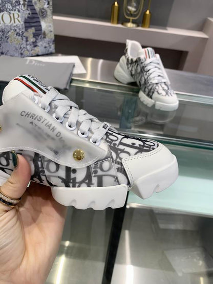 CHD Sneakers Run Away