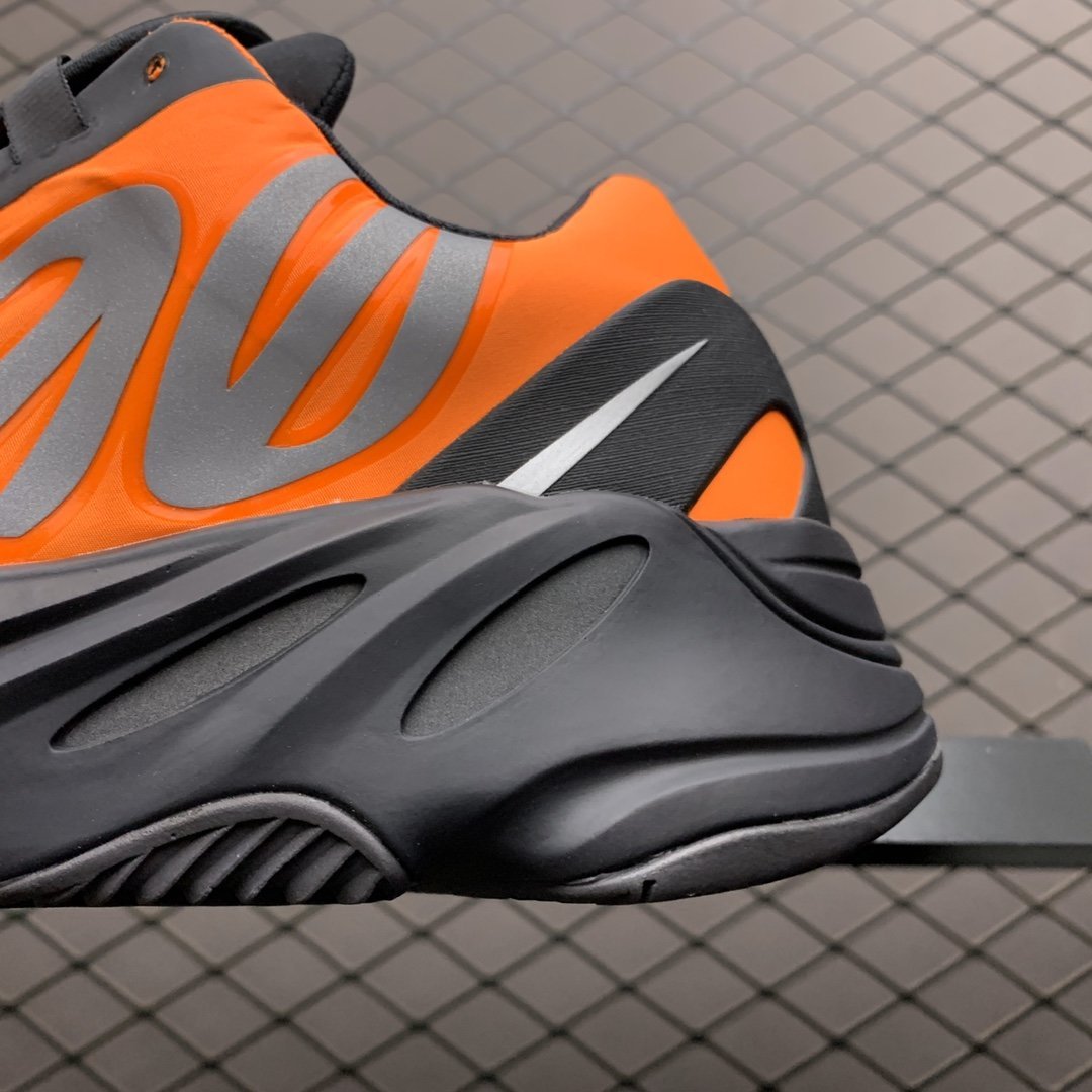 Yezy Sneakers 700 Orange