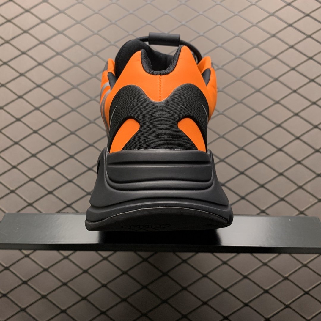 Yezy Sneakers 700 Orange