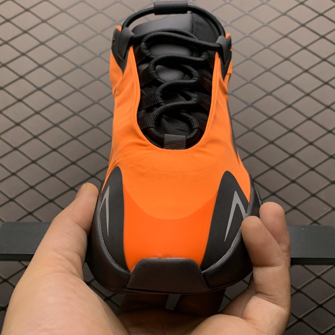 Yezy Sneakers 700 Orange