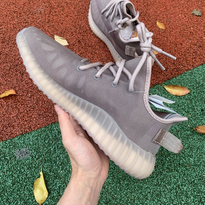 YEZY 350 Boost 350 V2 MONO CLAY