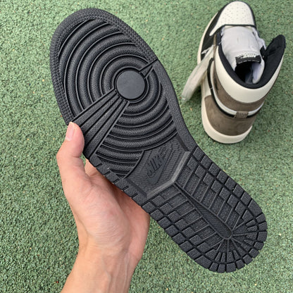 N*ke  Sneakers  Jordan High Dark Mocha  AJ1