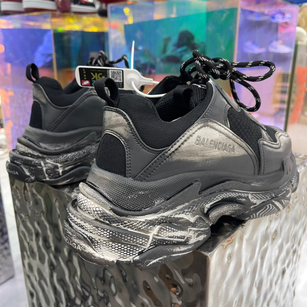 SNBAL  Triple S Sneakers Vintage Black