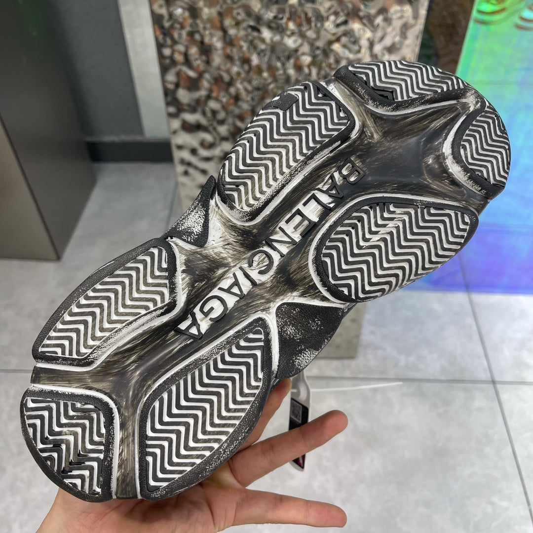 SNBAL  Triple S Sneakers Vintage Black