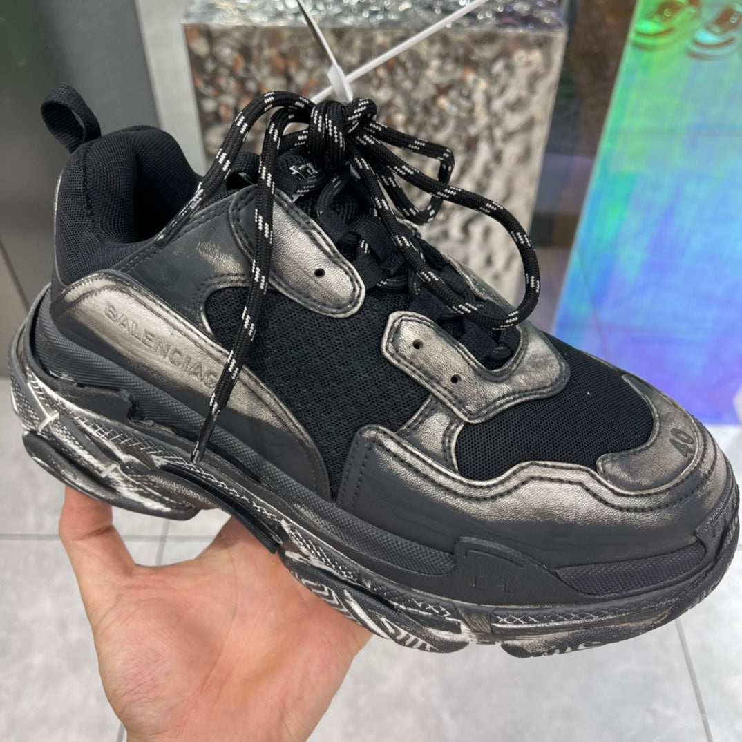 SNBAL  Triple S Sneakers Vintage Black