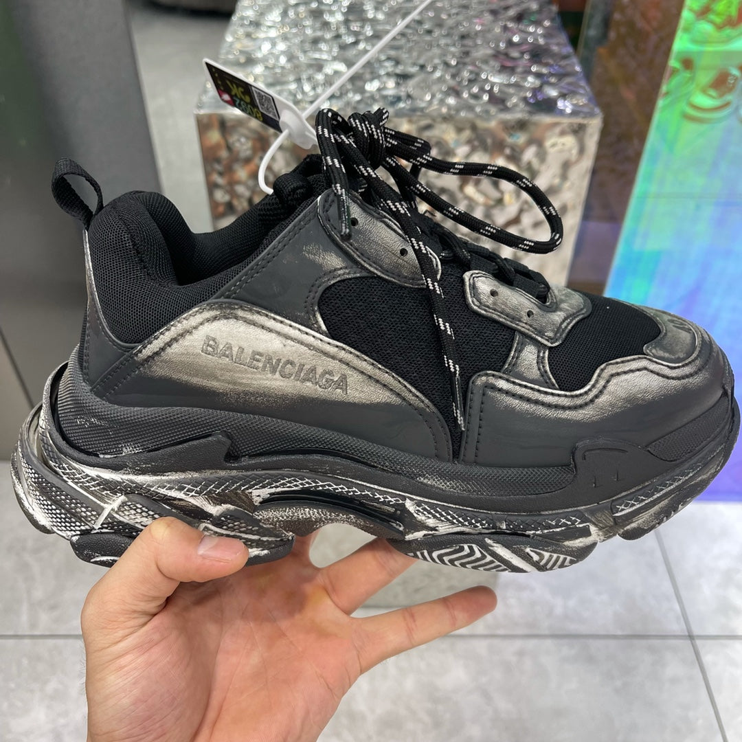 SNBAL  Triple S Sneakers Vintage Black
