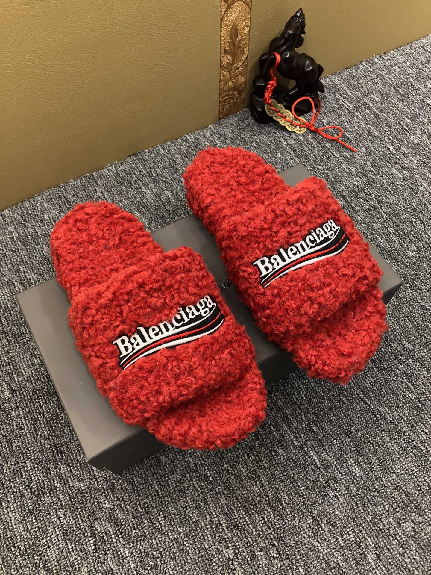SNBAL Slippers Furry 2  Color 's