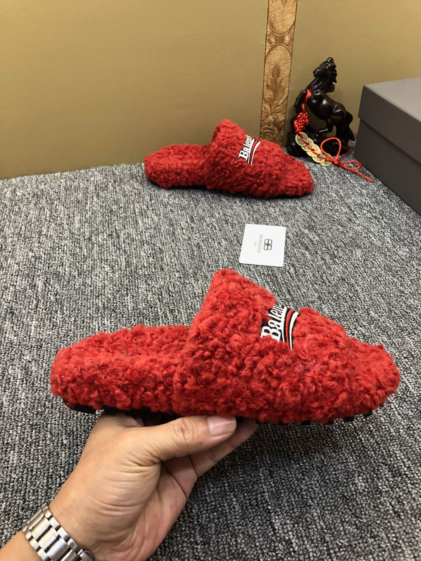 SNBAL Slippers Furry 2  Color 's