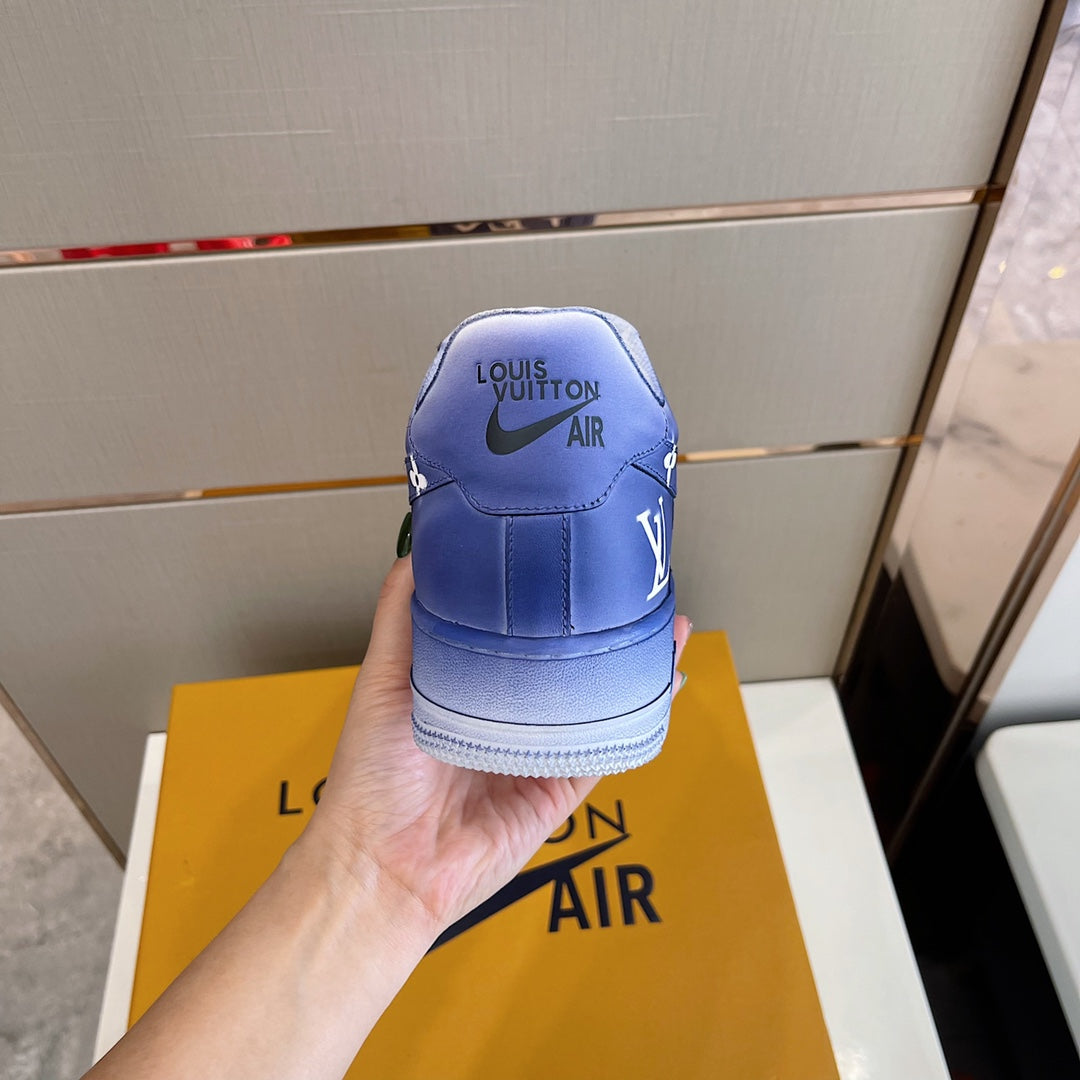 LU Sneakers