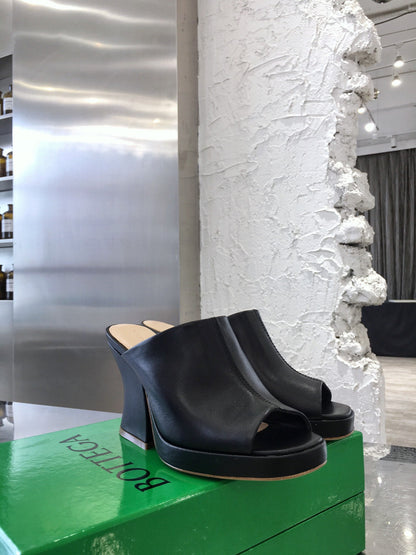 BOT VENET Stack Mule  Sandals
