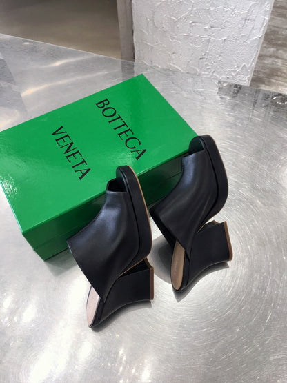 BOT VENET Stack Mule  Sandals