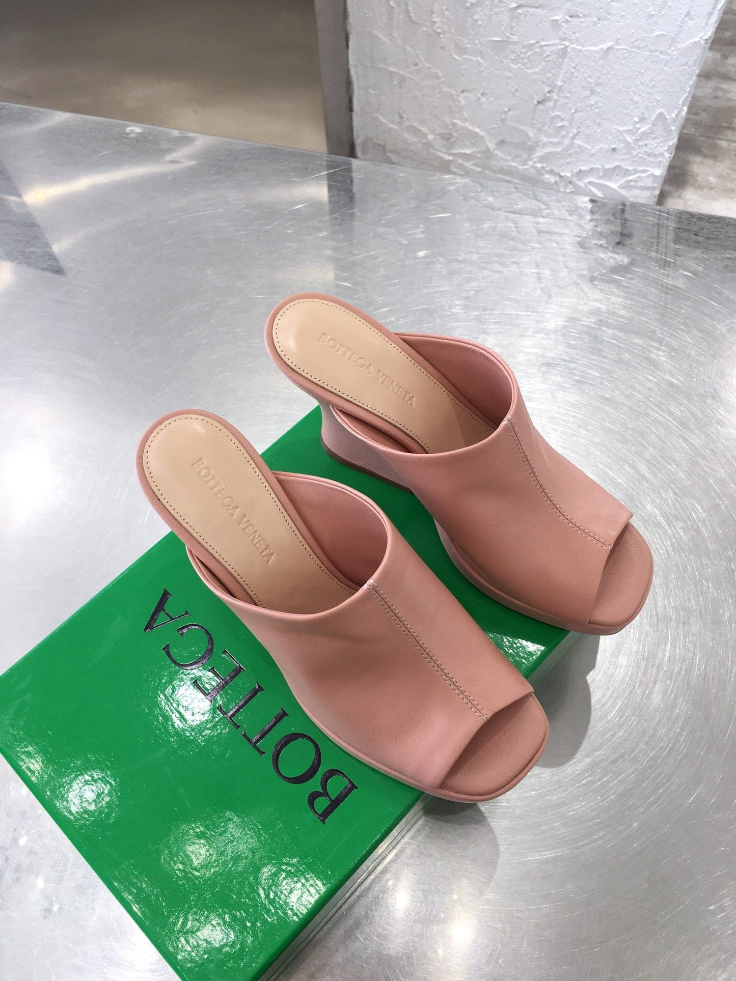 BOT VENET Stack Mule  Sandals