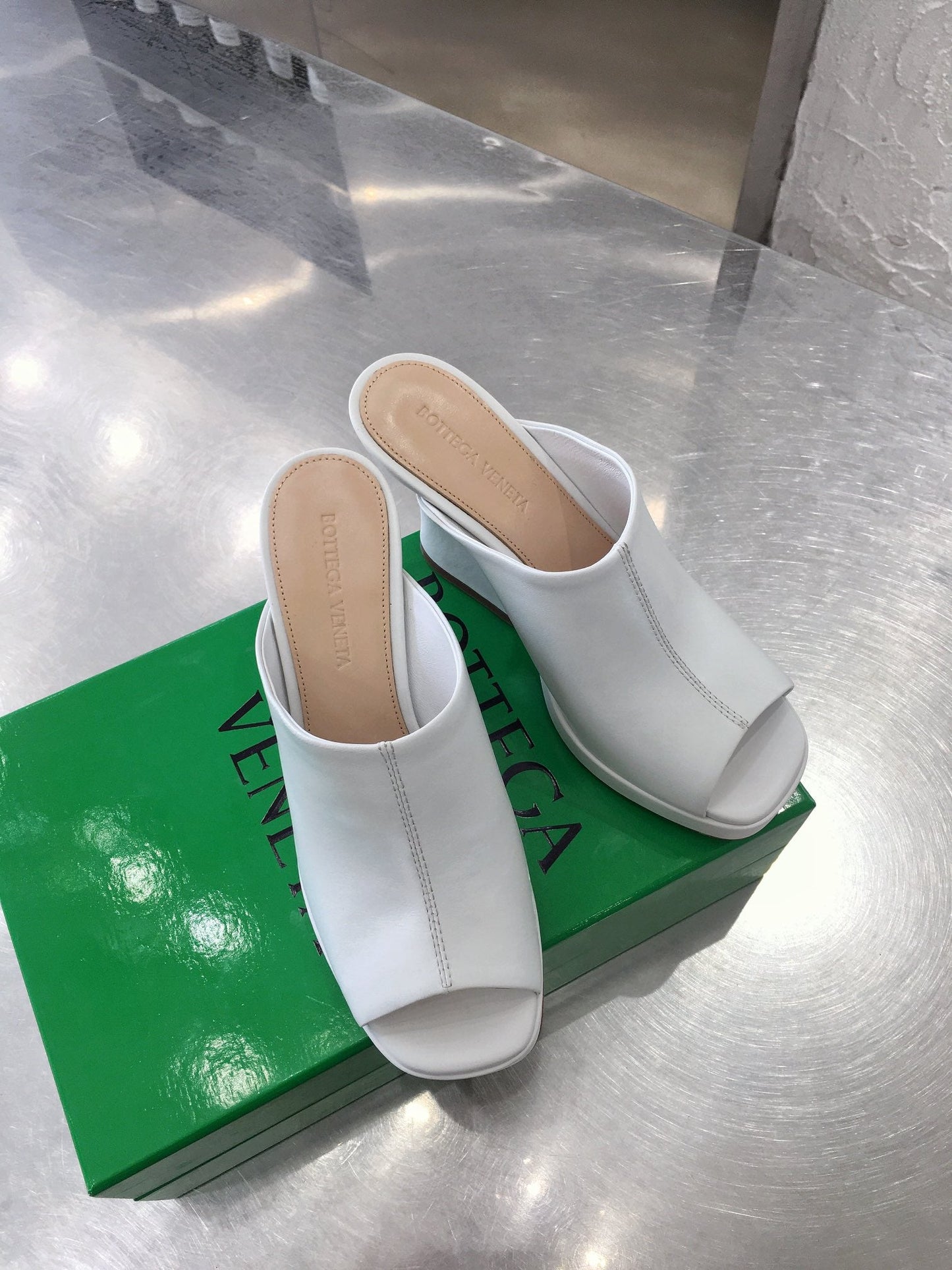 BOT VENET Stack Mule  Sandals