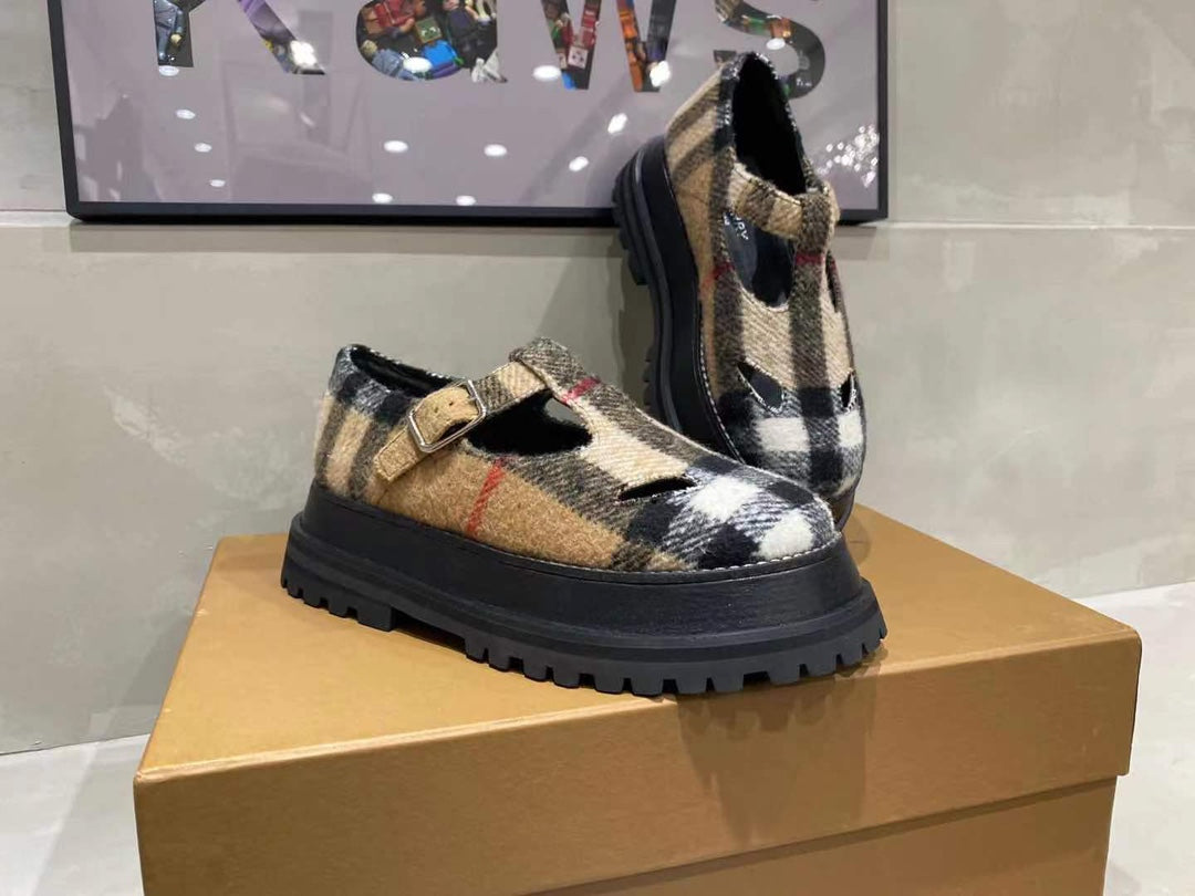 *BURBBER Shoes Wedge