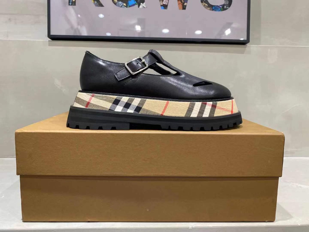 *BURBBER Shoes Wedge