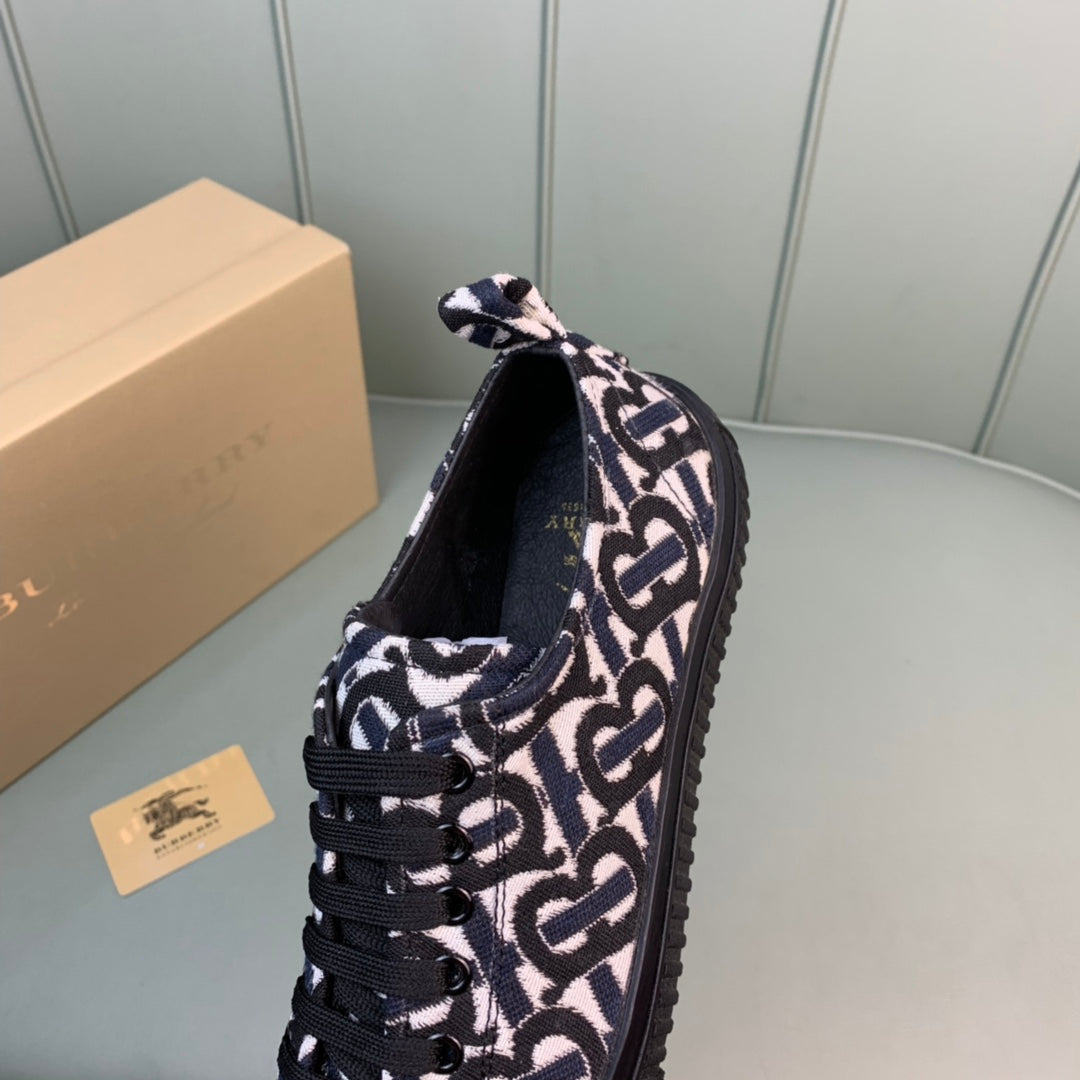 *BURBBER  Runner Sneakers 2 Color s