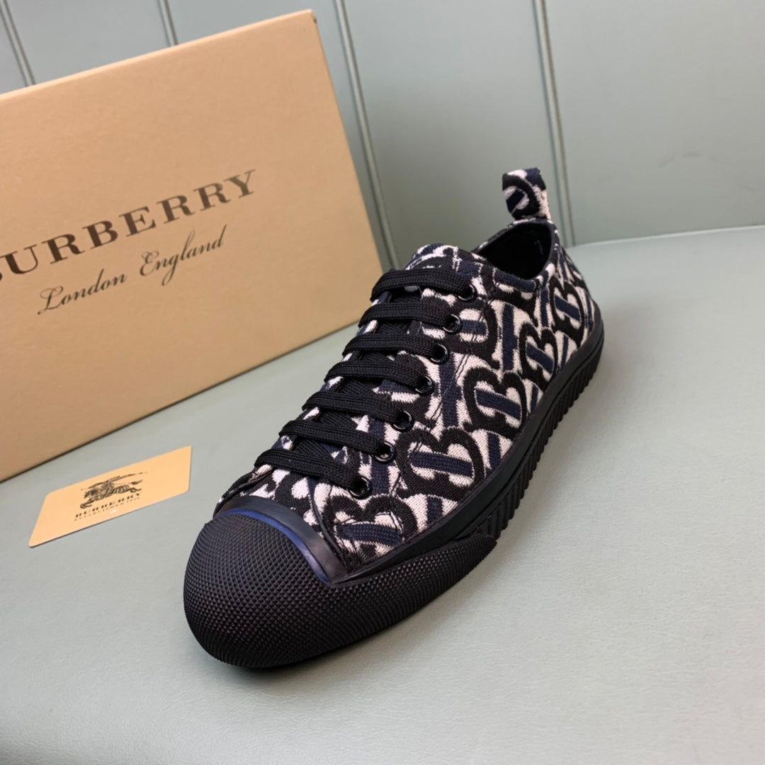 *BURBBER  Runner Sneakers 2 Color s