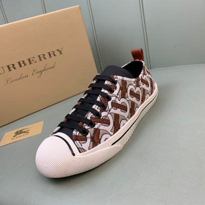*BURBBER  Runner Sneakers 2 Color s