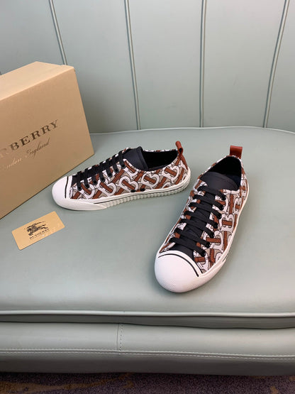 *BURBBER  Runner Sneakers 2 Color s
