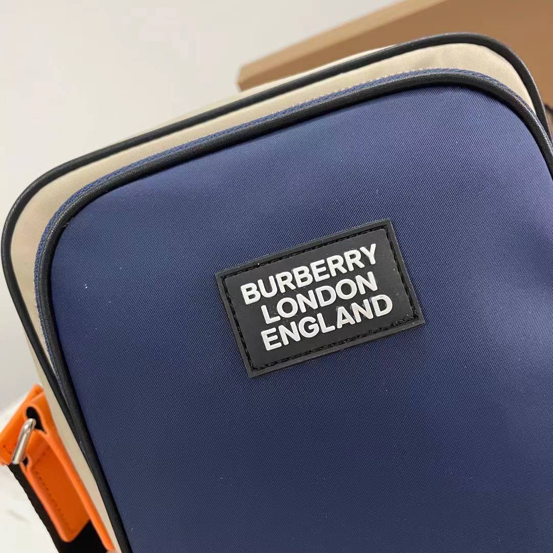 *BURBBER Messenger   Bag  22 CM