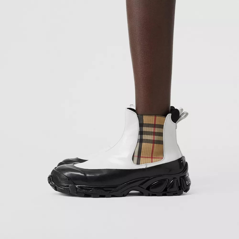 *BURBBER Boots  White